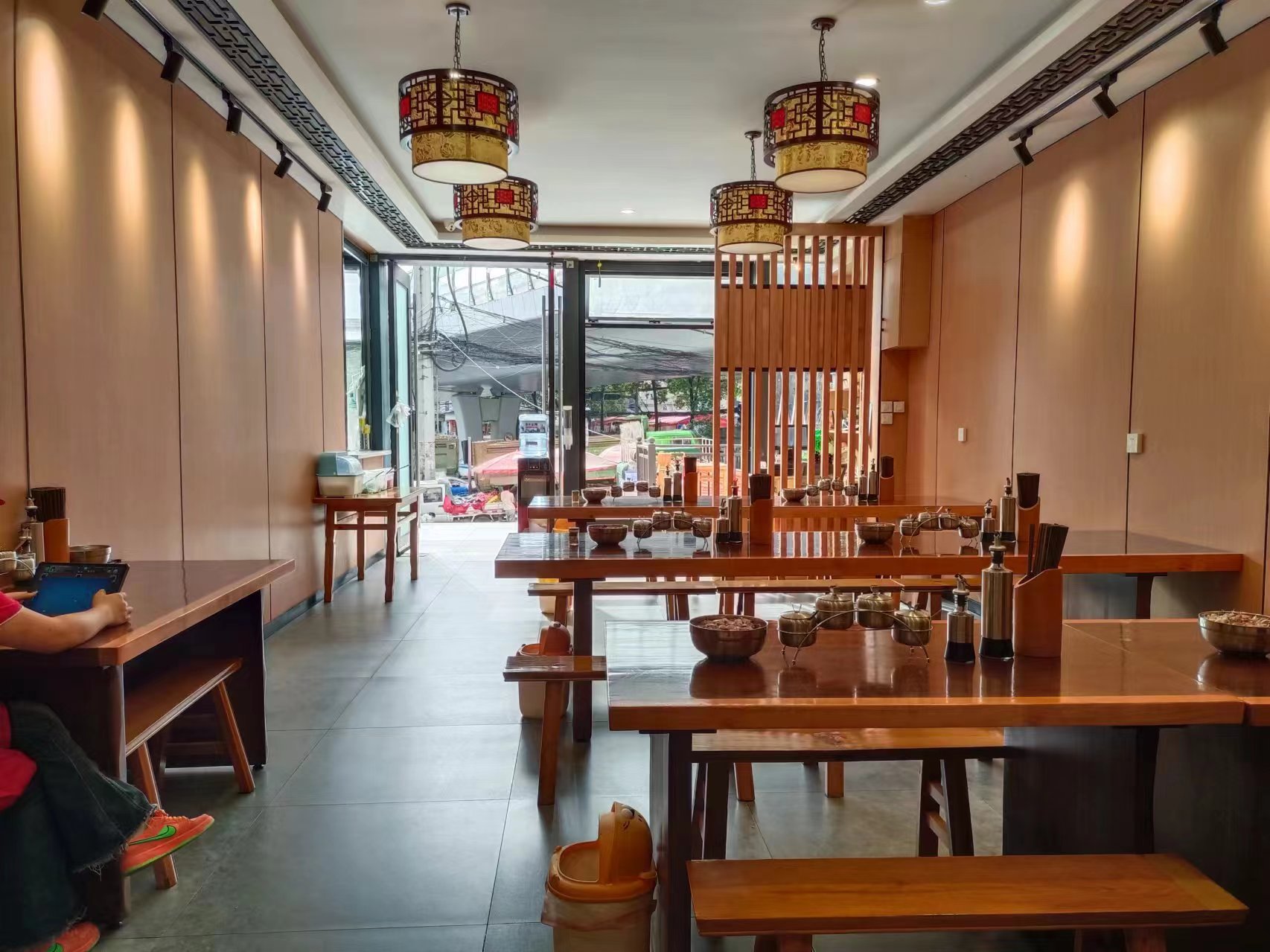 南明区油炸街锦绣家园盈利羊肉粉店生意转让 126平方